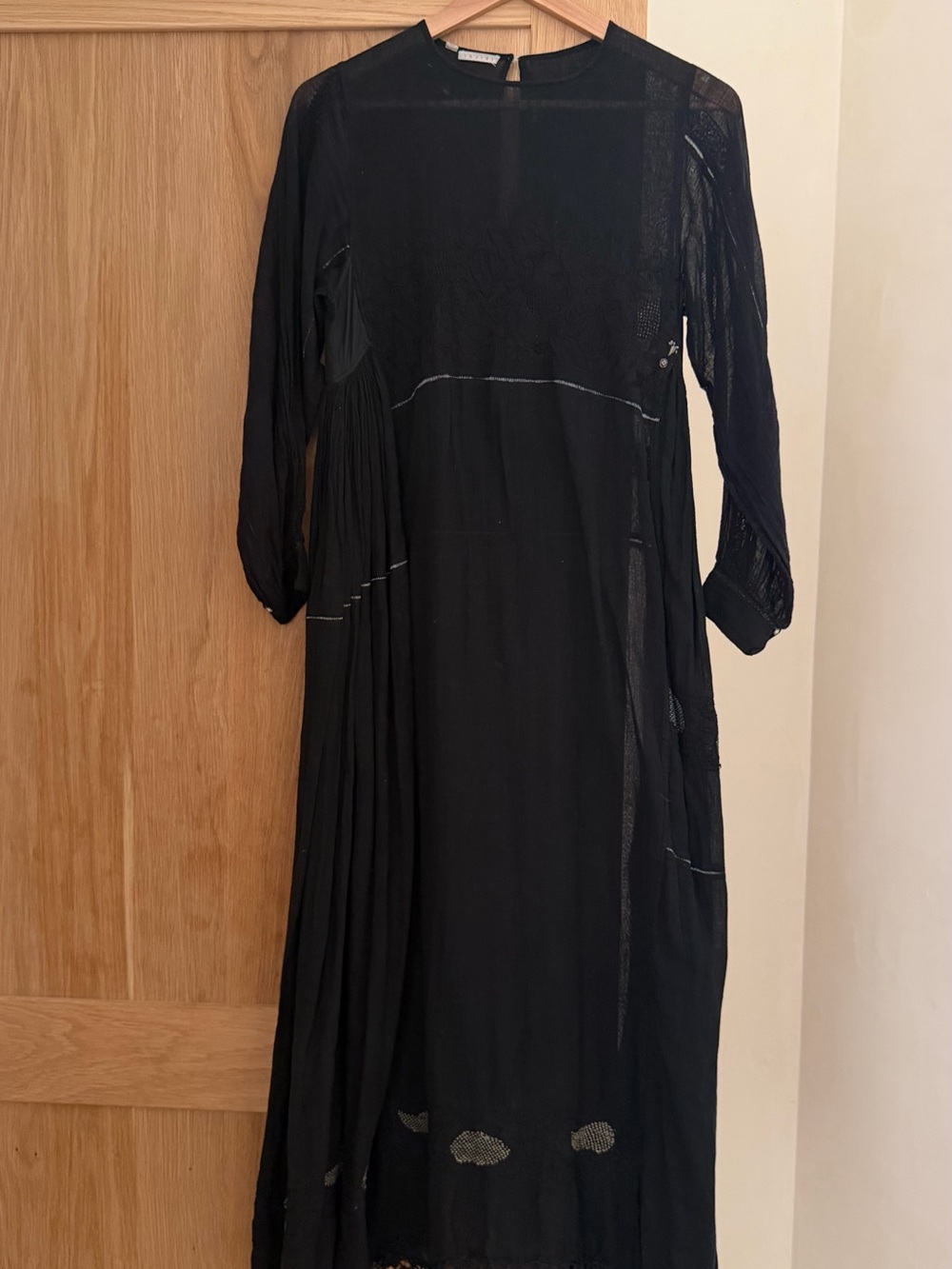 Elegant Black Long-Sleeve Midi Dress INJIRI - Picture 8 of 15